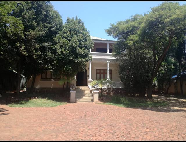 Business property to rent in HOUGHTON ESTATE